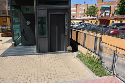 ACCESO ASCENSOR JUAN DE LA CIERVA.JPG
